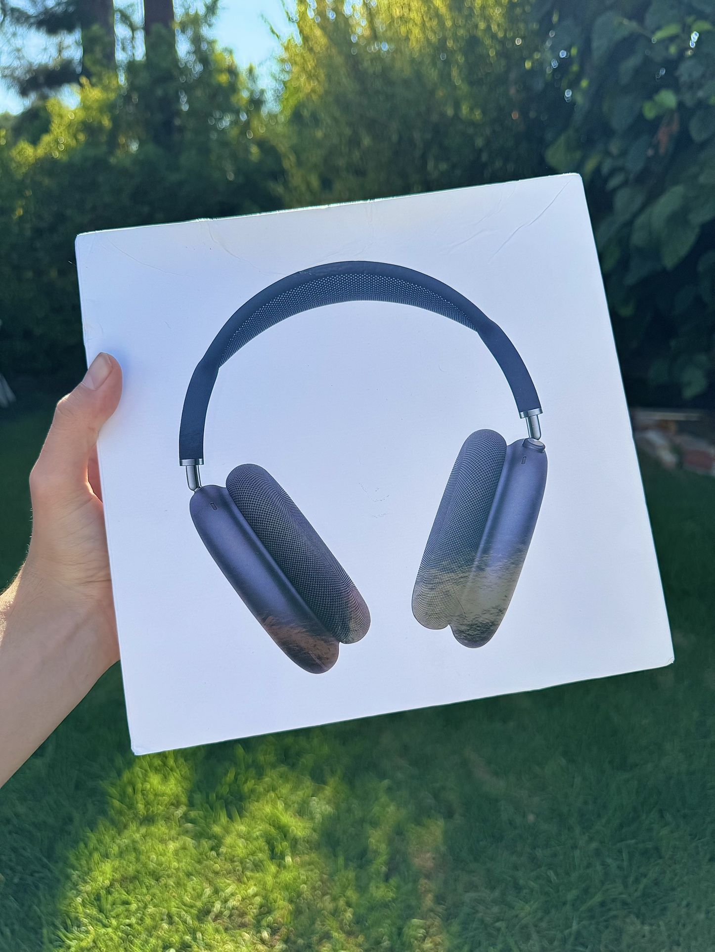 Black AirPod Max’s Lightweight