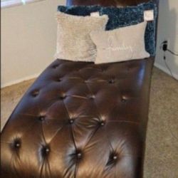 Brown Leather Chaise Lounge – Great Condition