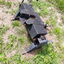 5ft Well Hitch..complet With Base &hardware. Bolts And Nuts Ready To Install 