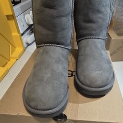 UGG Women's Classic Short Boot II