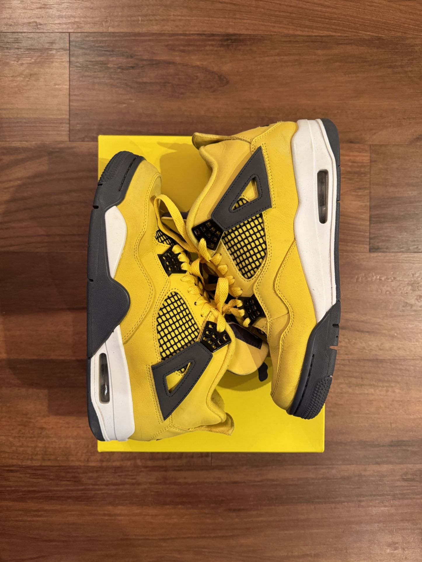 Air Jordan 4 Retro Lightning