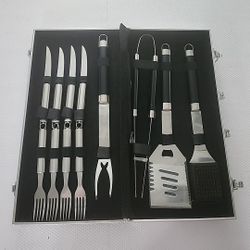 New Horseshoe-branded stainless steel barbecue tool set in an aluminum...