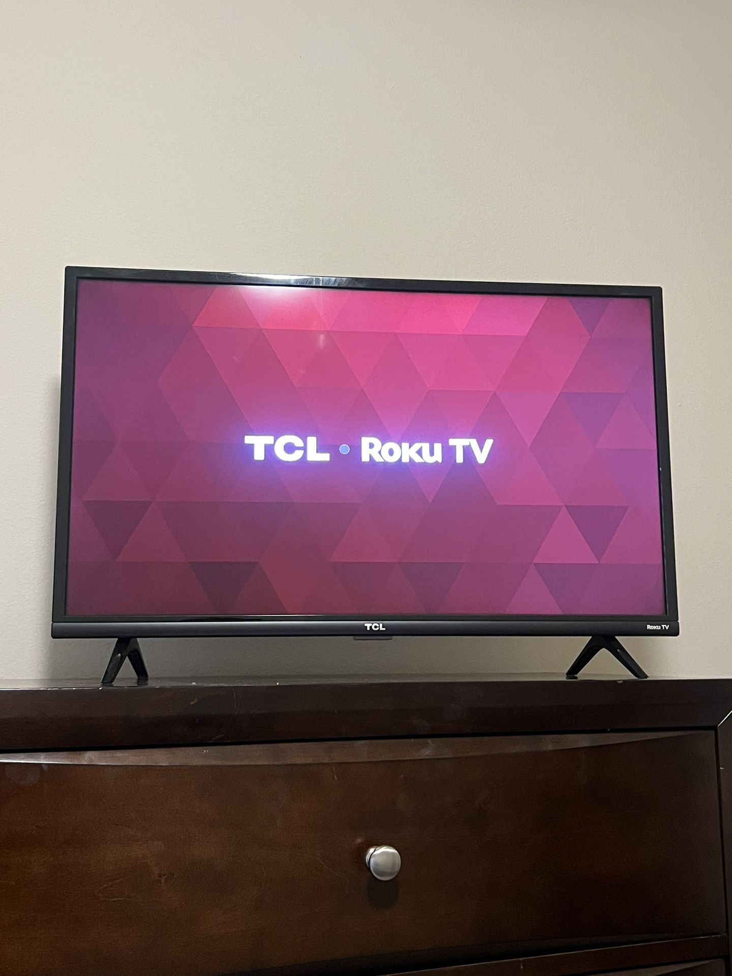 TCL 32-inch Roku Smart LED TV $75