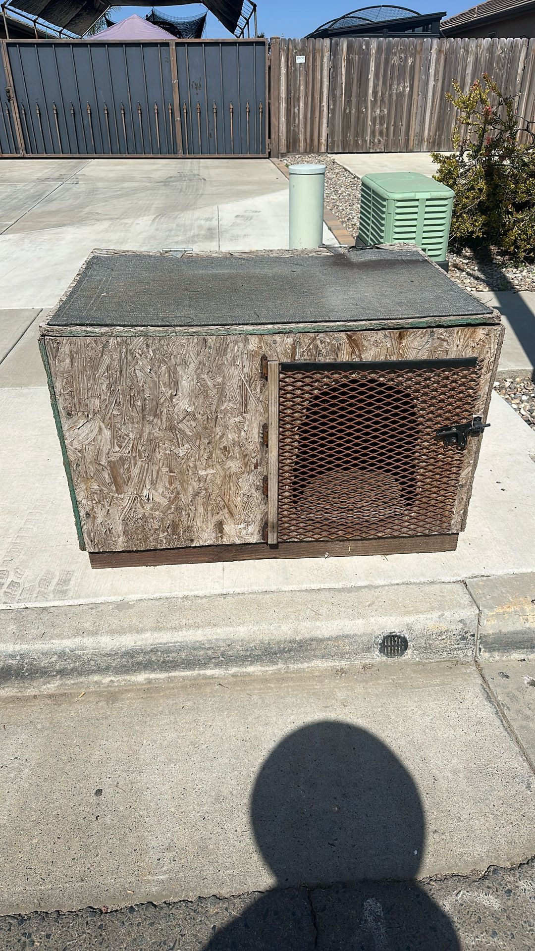 Free Dog House