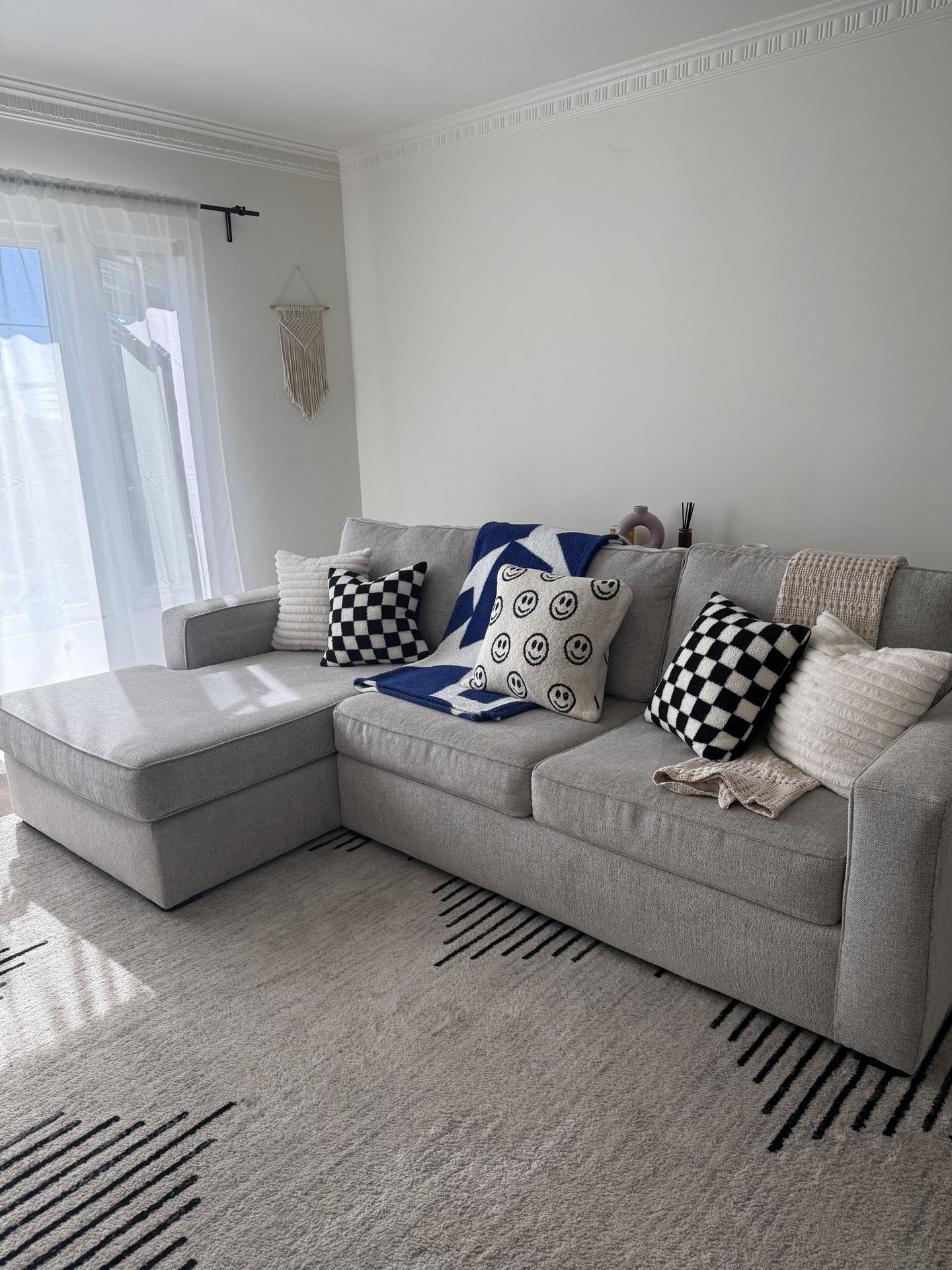 Sectional couch With Pull Out Bed
