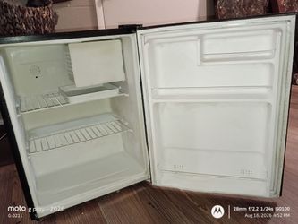 2.6 cu ft sanyo compact mini fridge