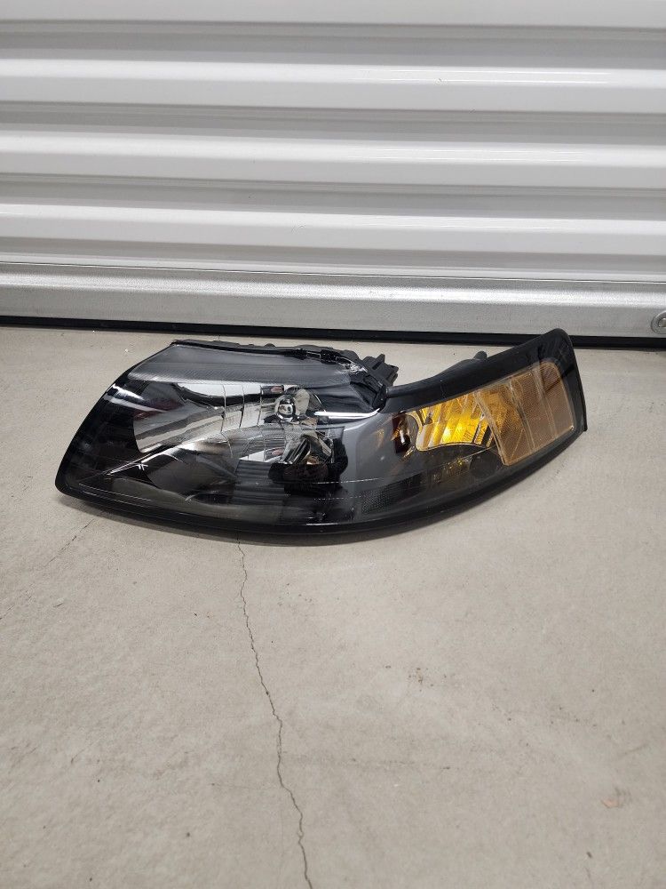 Left Headlight Assembly 01-04 Ford Mustang
