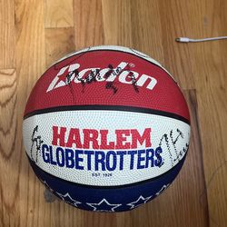 Harlem Globetrotters Signed Ball By Coach And Whole Team