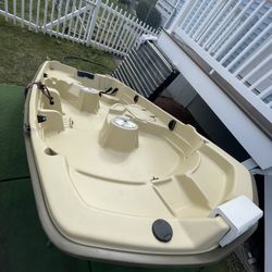 Sun Dolphin 10’ Boat with Trolling Motor 