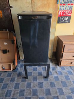 Mini fridge