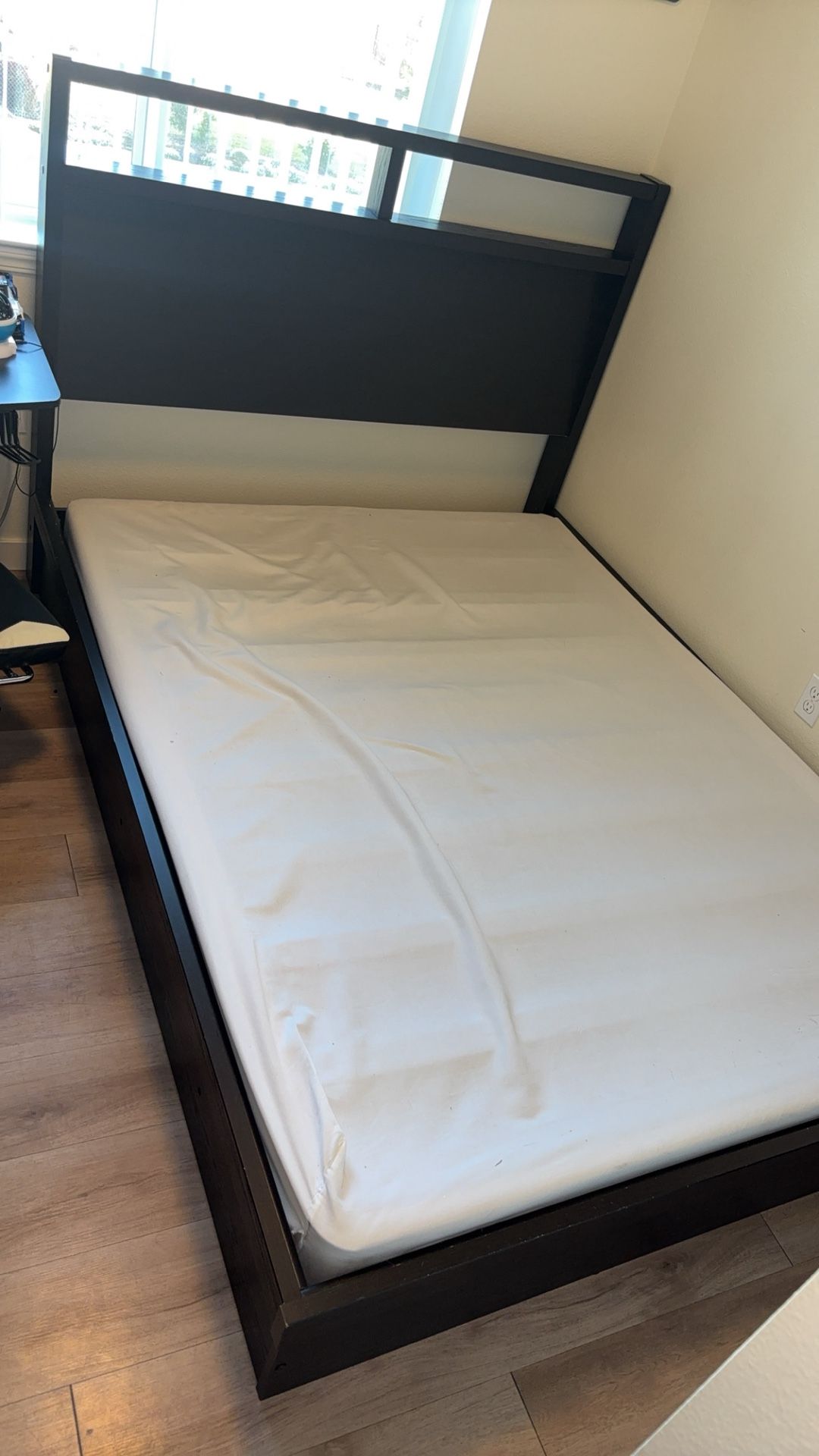 Queen Bed With Box Spring 