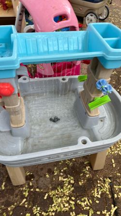 Step2  rain, showers and water floor table for toddlers