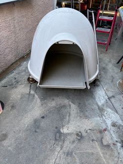 Dogloo Igloo-Style Plastic Dog House