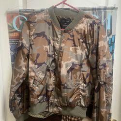 Women’s Love Tree Camouflage Bomber Jacket Size Large 
