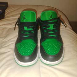 Jordan 1s low Lucky green