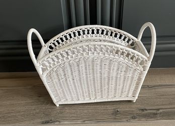 White Wicker Vintage MCM Magazine Book Rack/literature/knitting/magazine Holder Basket 