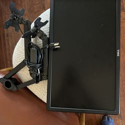 23” Monitor w/ Swing Bracket For Pole Mount