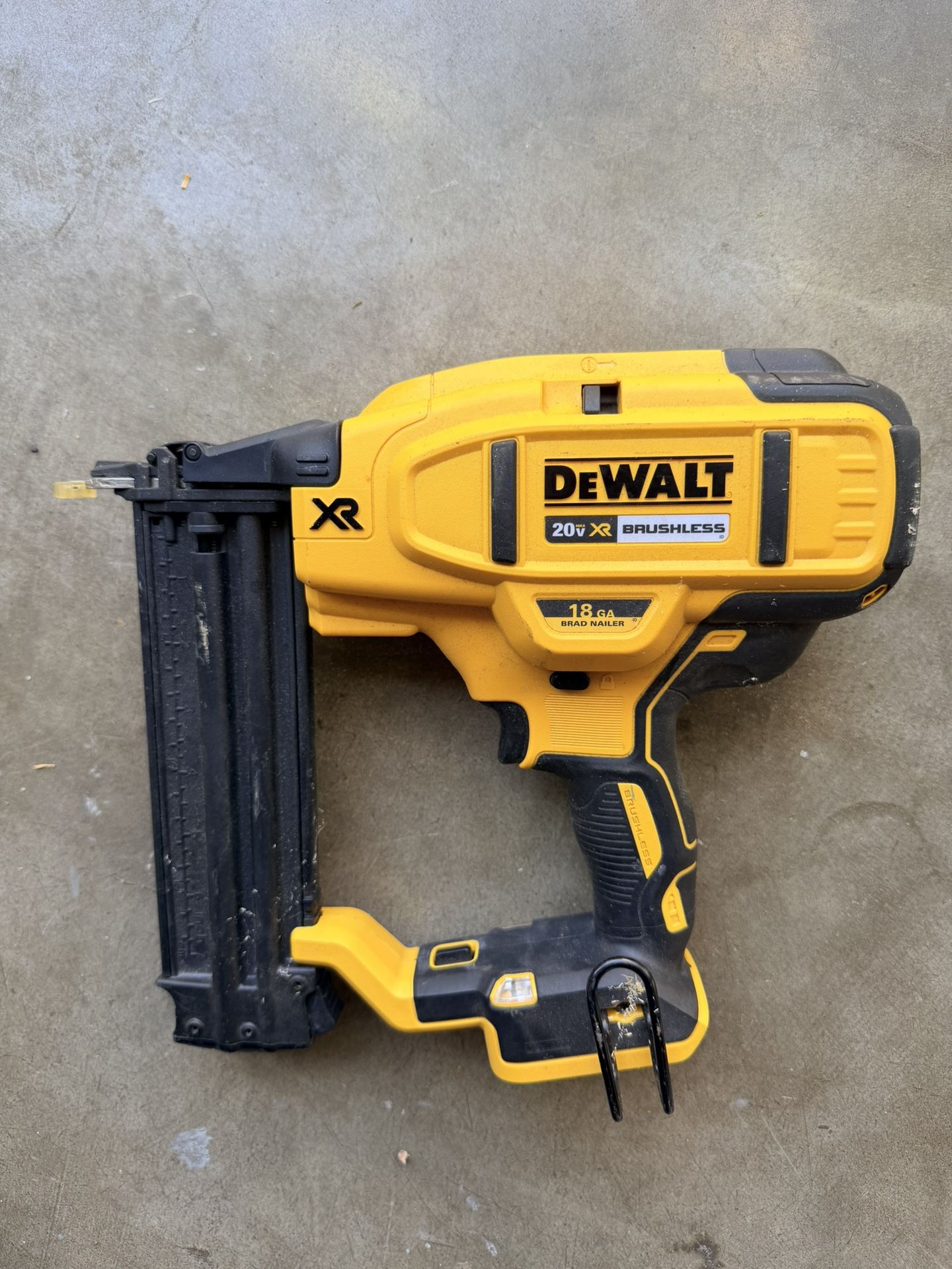 Dewalt 18GA Brad Nailer Nail Gun 