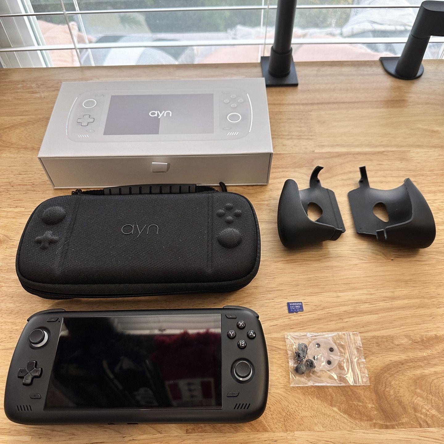 Ayn Odin 2 PRO with loaded 512gb sd card for Sale in South