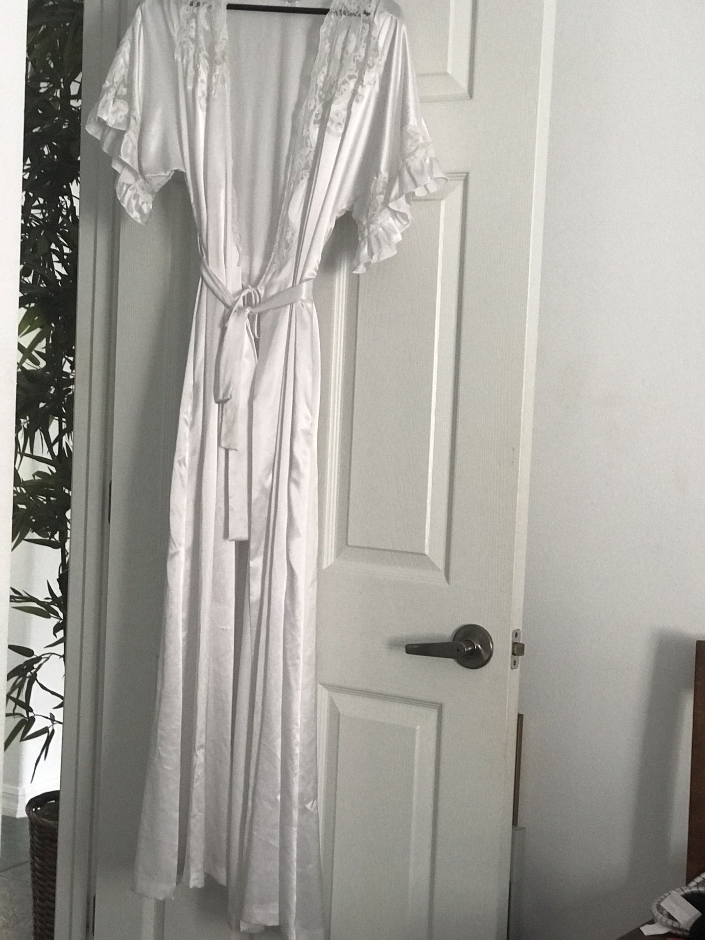 Wedding robe beautiful never worn 