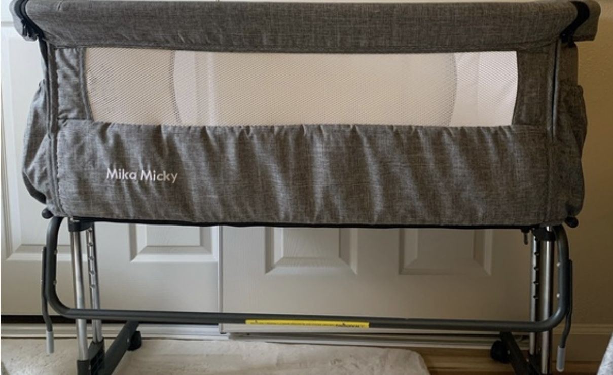 Bedside Bassinet with Travel/ Storage Bag - Gray & White