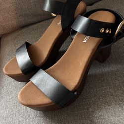 New  Womans block High heels Size 8