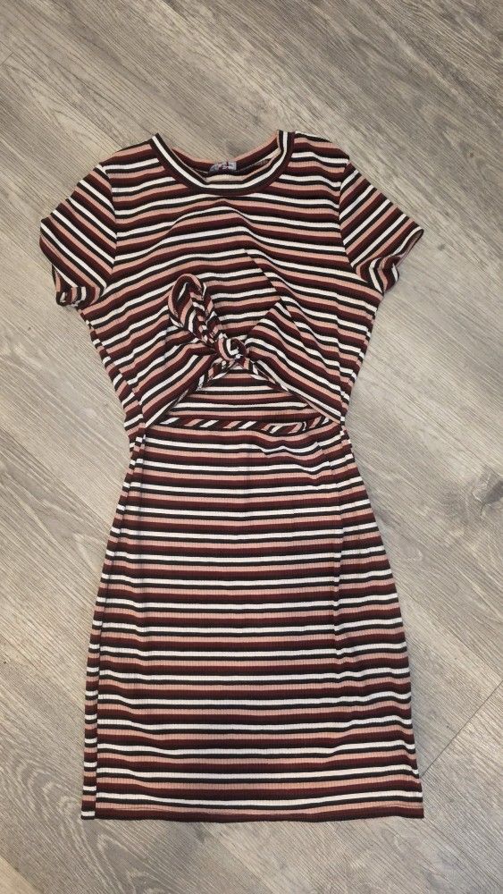 “Striped Cut-Out Bodycon Dress" 😍