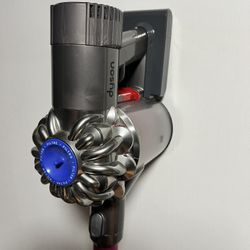 Dyson V6 Vacuum Cleaner 