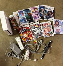 Nintendo Wii Console Bundle Lot with controller, cords and 11 games