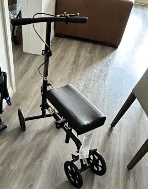 Knee Scooter and 6.5 Boot
