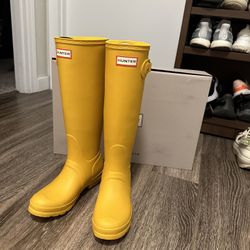 Hunter Women’s Original Tall Rain Boots - Yellow - Size 6