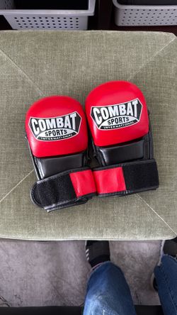 combat sports international gloves size L