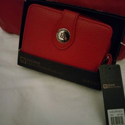 
STONE MOUNTAIN Red Leather Wallet
