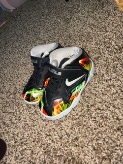 Kids Nikes size 6c