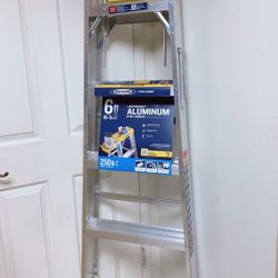 6 ft Lightweight Aluminum Step Ladder