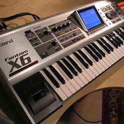 Roland Fanton X6. New 