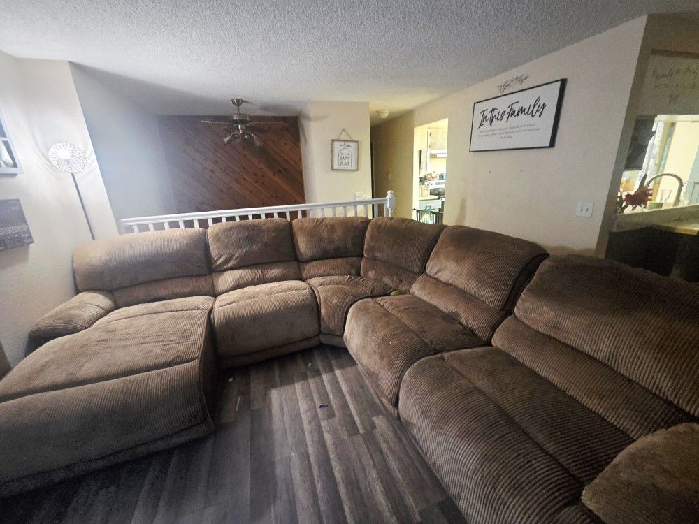 LARGE SEAT BEIGE RECLINING SECTIONALit Need It