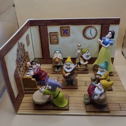 Enesco 65th Anniversary Snow White & Seven Dwarfs Full Collector Set w/ Display