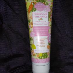 Scentsy Hibiscus Pineapple Body Cream 8oz Sealed Tube- Brand New Lotion Moisture

New Condition!

**Bundle and save with combined shipping**

