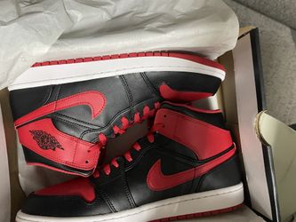 Jordans 1 Mid