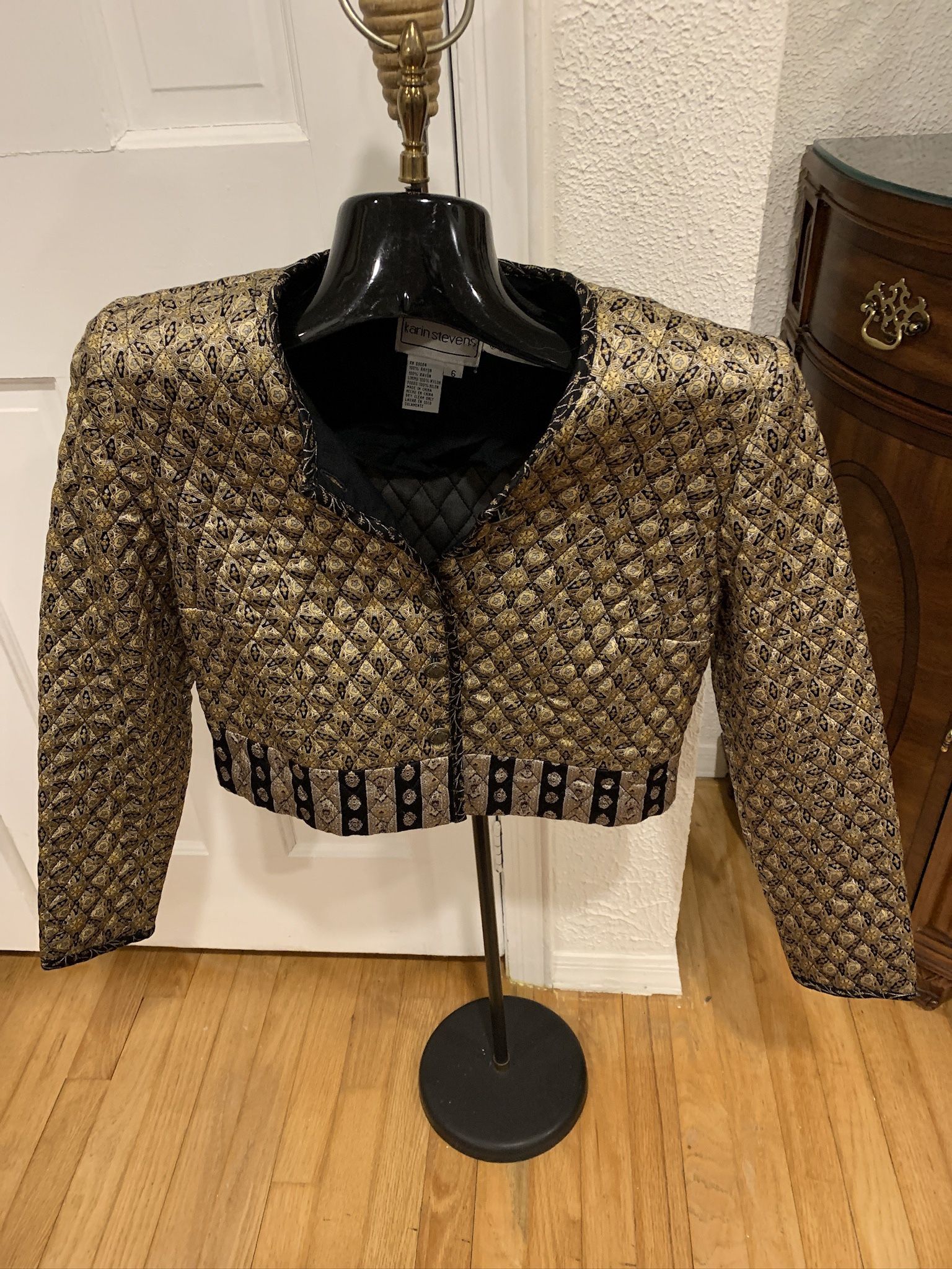 Karin Stevens jacket gold black paisley quilted jacket size 6  If you see it here, it is available  Local pick up and shipping available  Like new