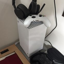 Xbox series x, Xbox wireless headphones, Xbox elite series 2 controller