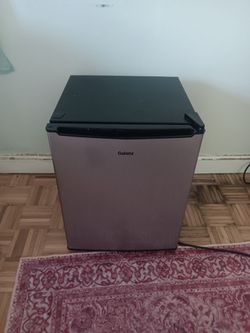 Small room refrigerator