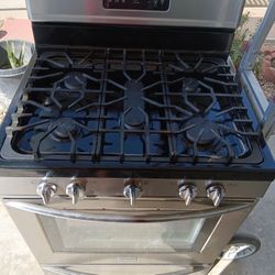 5 Burner Stove In Excellent Working Condition With A Gas Holes Include Ready To Install 