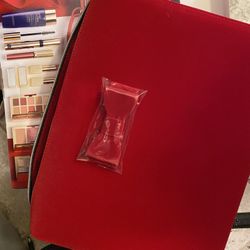 Este’ Lauder Make-up Case, Two New Lipsticks And Gloss