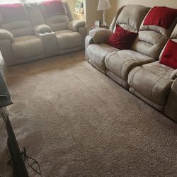 Motorized Reclinig Sectional W/usb. $900. Will Deliver For A Fee 