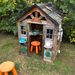 Children’s Outdoor Playhouse