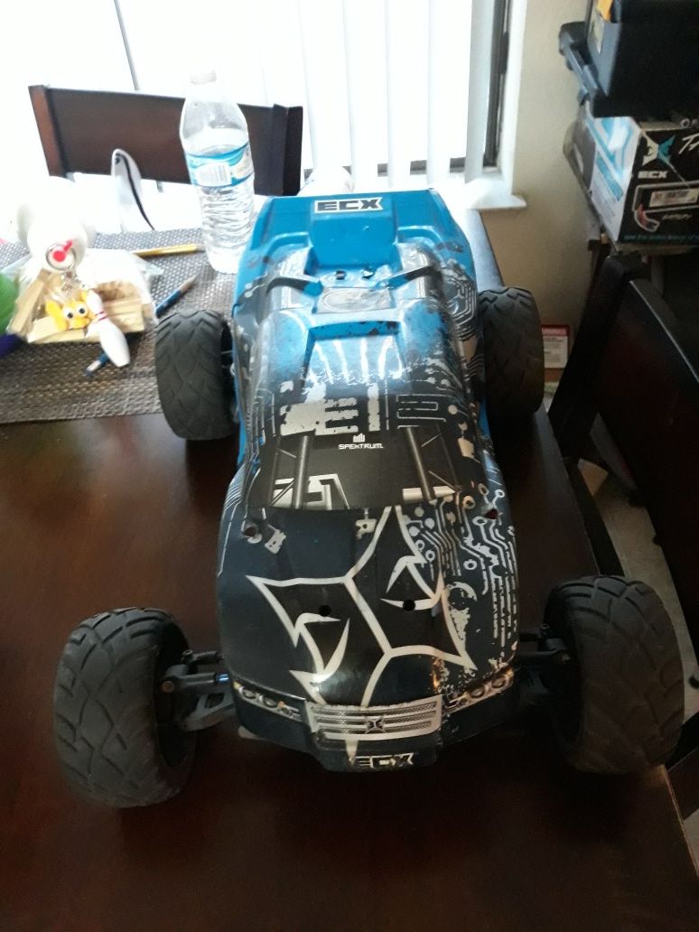 Ecx circuit truck and traxxas rustler