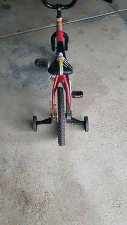 Bicycle with training wheels
