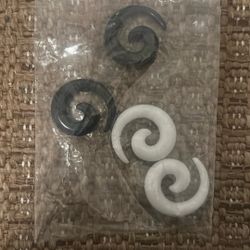 Ear Gauge Spiral Plugs And Stretcher, 00g